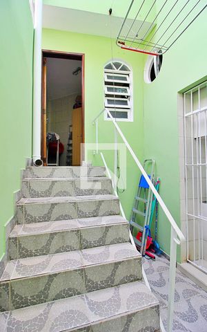 Casa à venda com 185m², 3 quartos e 2 vagasEscada