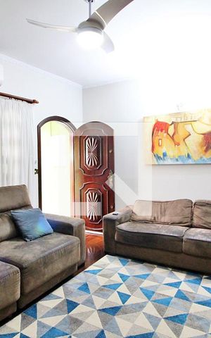 Casa à venda com 185m², 3 quartos e 2 vagasSala