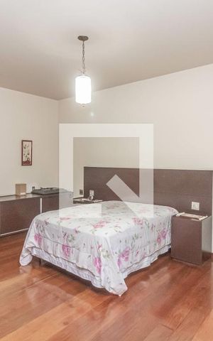 Casa à venda com 457m², 4 quartos e 6 vagas