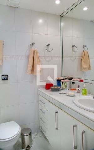 Apartamento à venda com 138m², 4 quartos e 3 vagas Apartamento à venda com 138m², 4 quartos e 3 vagasSuíte banheiro
