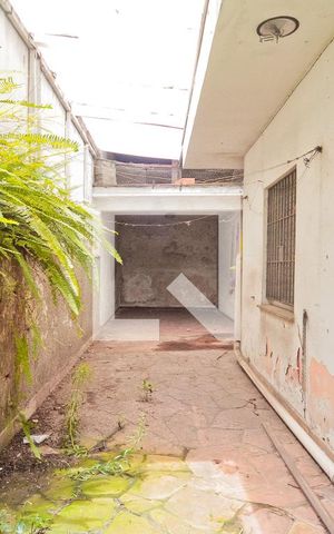 Casa à venda com 200m², 4 quartos e 5 vagas Casa à venda com 200m², 4 quartos e 5 vagasGaragem