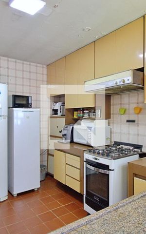 Casa para alugar com 650m², 4 quartos e 3 vagas Casa para alugar com 650m², 4 quartos e 3 vagasCozinha