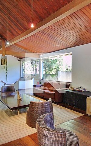 Casa para alugar com 650m², 4 quartos e 3 vagas Casa para alugar com 650m², 4 quartos e 3 vagasSala