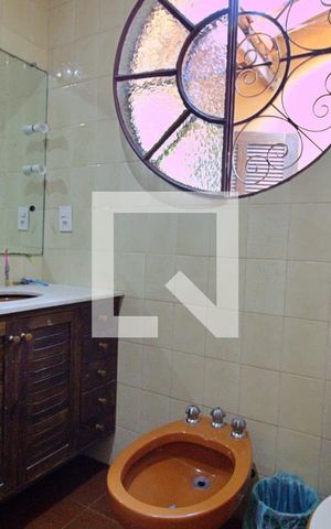 Casa para alugar com 650m², 4 quartos e 3 vagas Casa para alugar com 650m², 4 quartos e 3 vagasBanheiro da Suíte 2