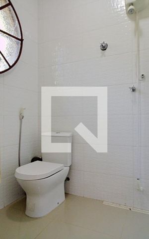 Casa para alugar com 650m², 4 quartos e 3 vagas Casa para alugar com 650m², 4 quartos e 3 vagasBanheiro da Suíte 1
