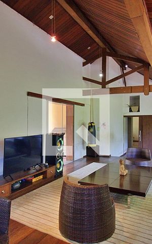 Casa para alugar com 650m², 4 quartos e 3 vagas Casa para alugar com 650m², 4 quartos e 3 vagasSala