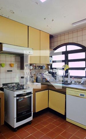 Casa para alugar com 650m², 4 quartos e 3 vagas Casa para alugar com 650m², 4 quartos e 3 vagasCozinha