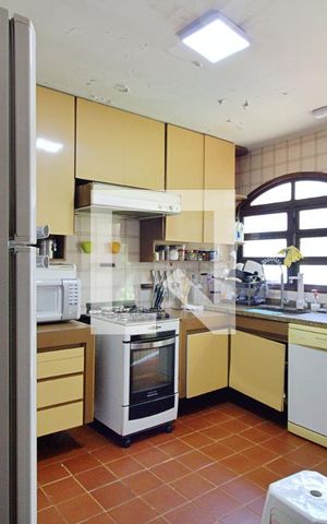 Casa para alugar com 650m², 4 quartos e 3 vagas Casa para alugar com 650m², 4 quartos e 3 vagasCozinha