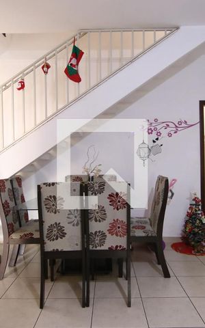 Casa à venda com 170m², 3 quartos e 2 vagasSala