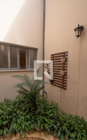Casa à venda com 308m², 4 quartos e 10 vagas Casa à venda com 308m², 4 quartos e 10 vagasArea de Luz