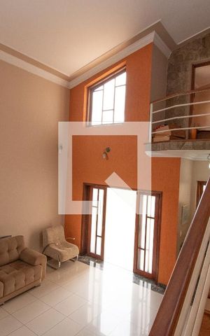 Casa à venda com 308m², 4 quartos e 10 vagas Casa à venda com 308m², 4 quartos e 10 vagasSala
