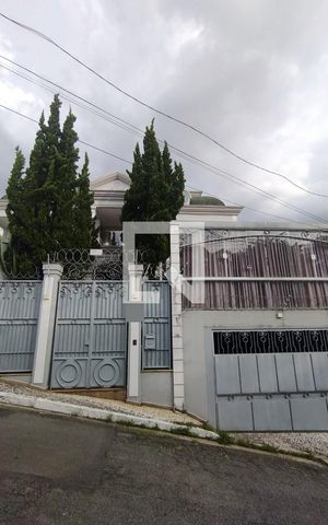 Casa para alugar com 350m², 4 quartos e 6 vagas Casa para alugar com 350m², 4 quartos e 6 vagasFachada