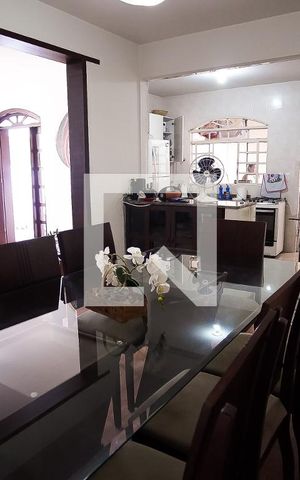 Casa à venda com 360m², 7 quartos e 3 vagas Casa à venda com 360m², 7 quartos e 3 vagasSala 2 casa 1