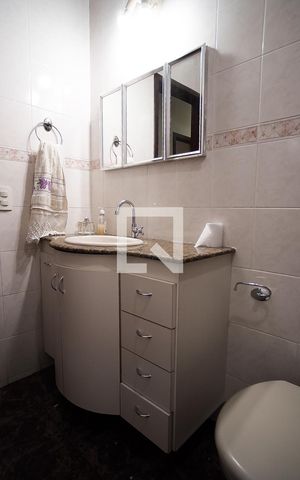 Casa à venda com 360m², 7 quartos e 3 vagas Casa à venda com 360m², 7 quartos e 3 vagasBanheiro casa 1