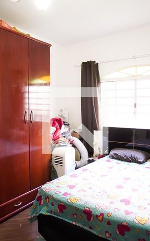 Casa à venda com 360m², 7 quartos e 3 vagas Casa à venda com 360m², 7 quartos e 3 vagasQuarto 3 casa 2
