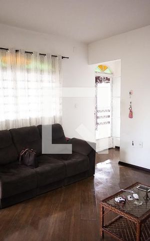 Casa à venda com 360m², 7 quartos e 3 vagas Casa à venda com 360m², 7 quartos e 3 vagasSala 1 casa 2