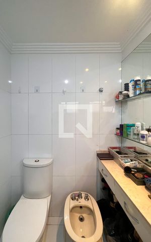 Apartamento à venda com 186m², 4 quartos e 3 vagasBanheiro da Suíte 1