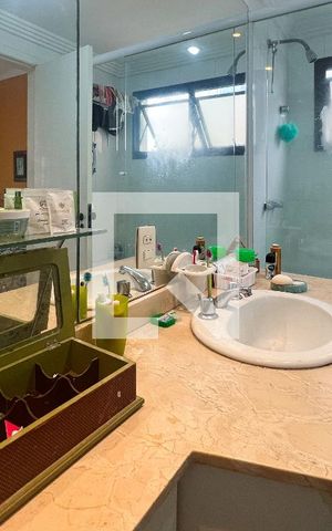 Apartamento à venda com 186m², 4 quartos e 3 vagasBanheiro da Suíte 1