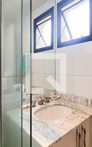 Apartamento à venda com 186m², 4 quartos e 3 vagasBanheiro da Suíte 2