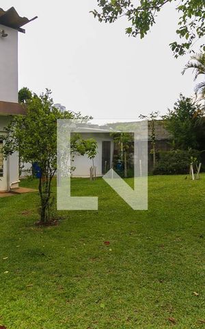 Casa à venda com 235m², 5 quartos e 2 vagas Casa à venda com 235m², 5 quartos e 2 vagasQuintal