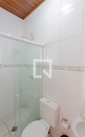 Casa à venda com 360m², 3 quartos e 2 vagas Casa à venda com 360m², 3 quartos e 2 vagasBanheiro de Serviço