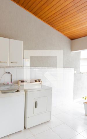 Casa à venda com 360m², 3 quartos e 2 vagas Casa à venda com 360m², 3 quartos e 2 vagasÁrea de Serviço