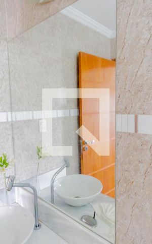 Casa à venda com 360m², 3 quartos e 2 vagas Casa à venda com 360m², 3 quartos e 2 vagasEspelho