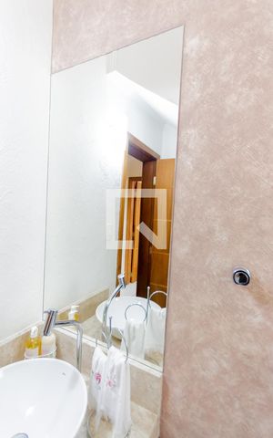 Casa à venda com 360m², 3 quartos e 2 vagas Casa à venda com 360m², 3 quartos e 2 vagasEspelho