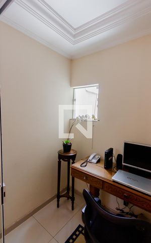 Casa à venda com 360m², 3 quartos e 2 vagas Casa à venda com 360m², 3 quartos e 2 vagasEscritório