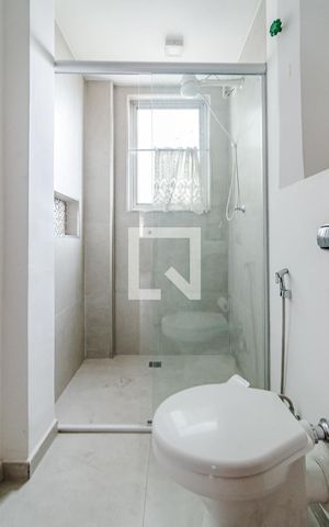 Apartamento à venda com 100m², 2 quartos e 1 vaga Apartamento à venda com 100m², 2 quartos e 1 vagaBanheiro da suíte