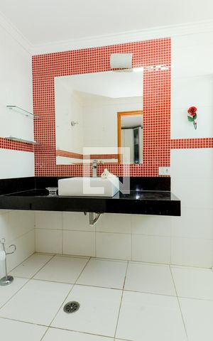 Casa à venda com 300m², 3 quartos e 2 vagasBanheiro da Suíte 2