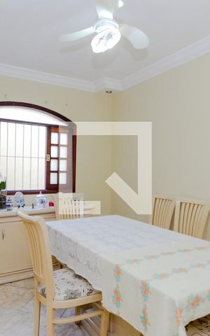 Casa à venda com 300m², 3 quartos e 2 vagasCopa
