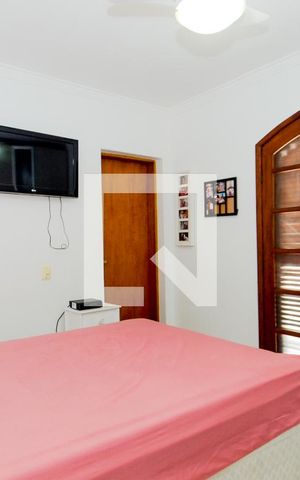 Casa à venda com 300m², 3 quartos e 2 vagasSuíte 2