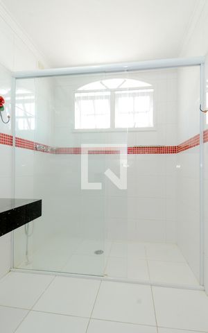 Casa à venda com 300m², 3 quartos e 2 vagasBanheiro da Suíte 2