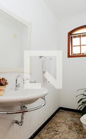 Casa à venda com 300m², 3 quartos e 2 vagasLavabo 
