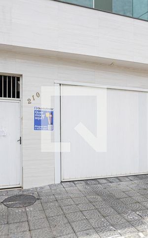 Casa para alugar com 330m², 4 quartos e 5 vagas Casa para alugar com 330m², 4 quartos e 5 vagasFachada