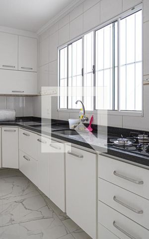Casa para alugar com 330m², 4 quartos e 5 vagas Casa para alugar com 330m², 4 quartos e 5 vagasCozinha