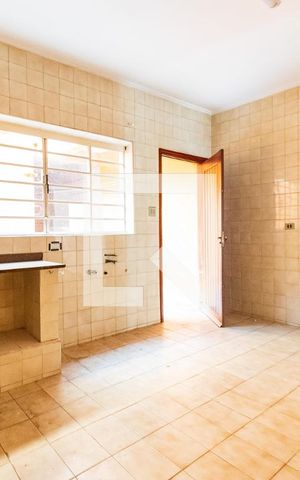 Casa à venda com 180m², 3 quartos e 2 vagas Casa à venda com 180m², 3 quartos e 2 vagasCozinha