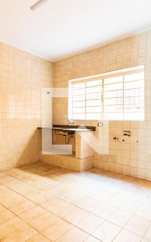 Casa à venda com 180m², 3 quartos e 2 vagas Casa à venda com 180m², 3 quartos e 2 vagasCozinha