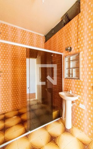 Casa à venda com 180m², 3 quartos e 2 vagas Casa à venda com 180m², 3 quartos e 2 vagasBanheiro