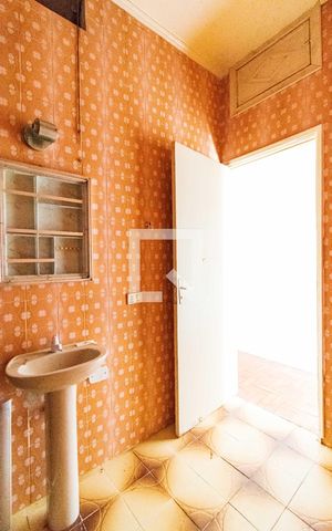 Casa à venda com 180m², 3 quartos e 2 vagas Casa à venda com 180m², 3 quartos e 2 vagasBanheiro