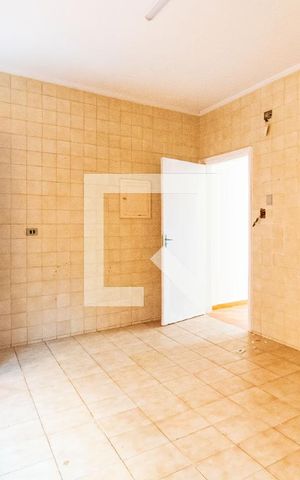 Casa à venda com 180m², 3 quartos e 2 vagas Casa à venda com 180m², 3 quartos e 2 vagasCozinha