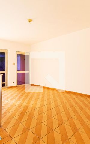 Casa à venda com 180m², 3 quartos e 2 vagas Casa à venda com 180m², 3 quartos e 2 vagasSala