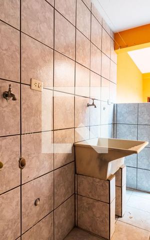 Casa à venda com 180m², 3 quartos e 2 vagas Casa à venda com 180m², 3 quartos e 2 vagasLavanderia