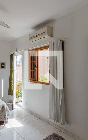 Casa à venda com 235m², 3 quartos e 2 vagas Casa à venda com 235m², 3 quartos e 2 vagasEdícula