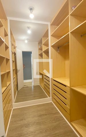 Casa de condomínio à venda com 450m², 4 quartos e 4 vagasCloset da suíte 1