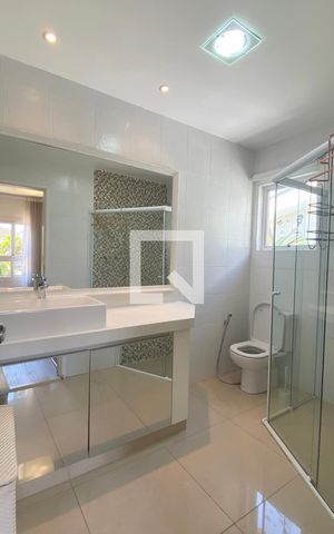 Casa de condomínio à venda com 450m², 4 quartos e 4 vagasBanheiro da Suíte 2