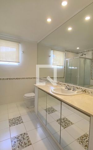 Casa de condomínio à venda com 450m², 4 quartos e 4 vagasBanheiro da Suíte 1