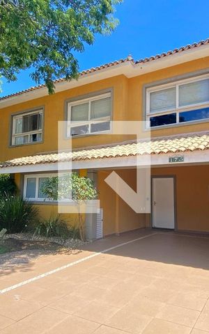 Casa de condomínio à venda com 450m², 4 quartos e 4 vagasFachada