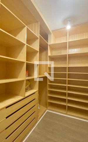 Casa de condomínio à venda com 450m², 4 quartos e 4 vagasCloset da suíte 1